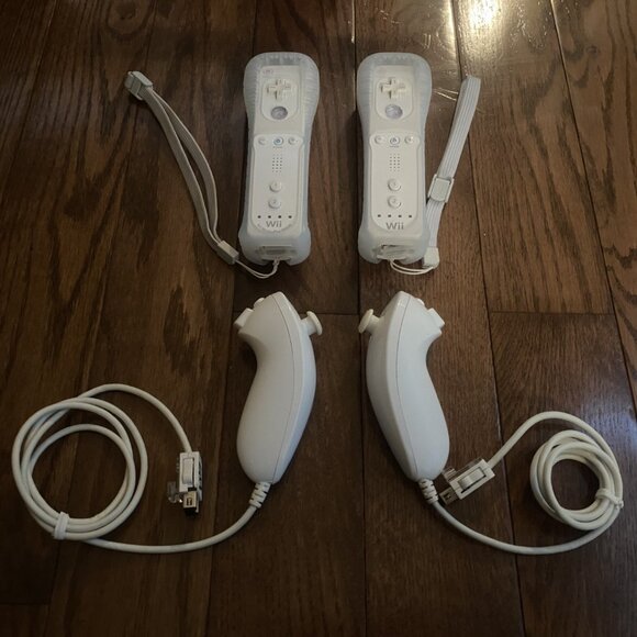 WII Console Bundle 2 Controllers, 2 Nunchchucks & Games-GameCube Compatible - Picture 3 of 7